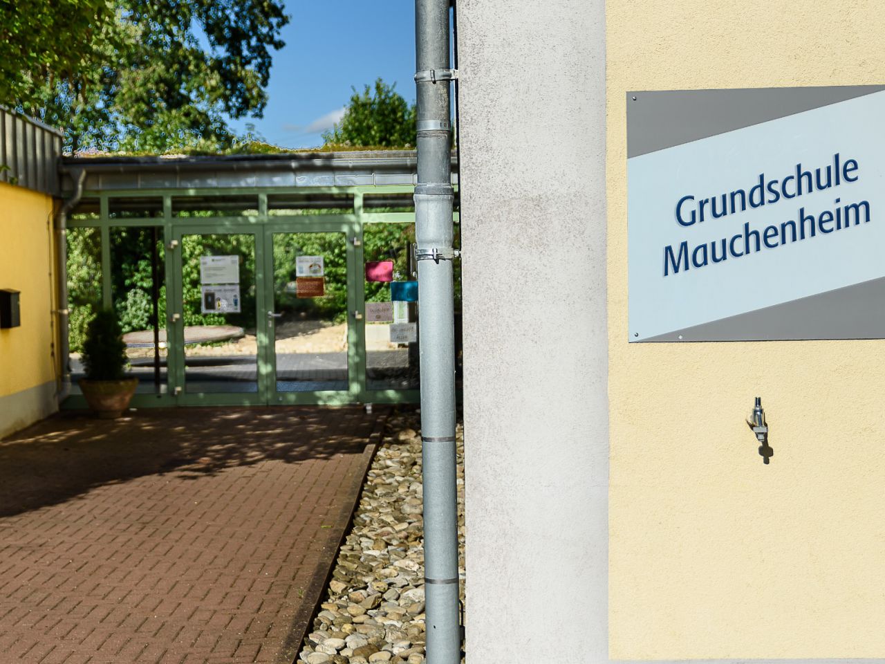 Wichtige Information: Vorübergehender Umzug in Containeranlage